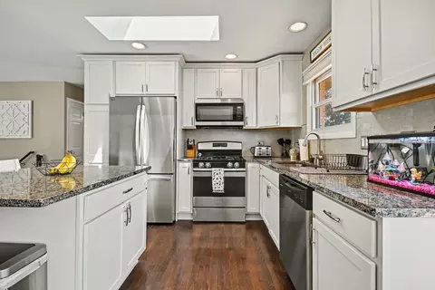 Kitchen - 15329 Maple Dr, Oak Forest, IL 60452 photo 3 of 4