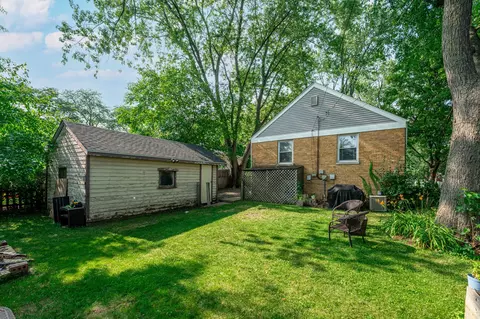 Exterior - 1010 Evergreen St, Wheaton, IL 60187 photo 5 of 10