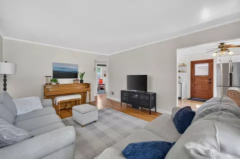 Living - 1010 Evergreen St, Wheaton, IL 60187 photo 2 of 4