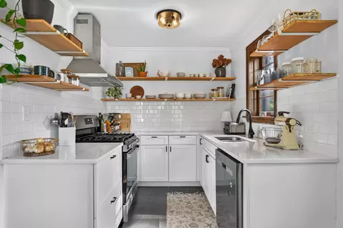 Kitchen - 1010 Evergreen St, Wheaton, IL 60187 photo 1 of 2
