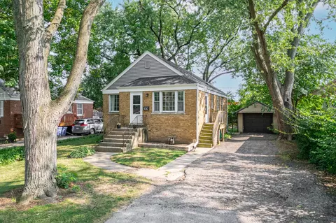 Exterior - 1010 Evergreen St, Wheaton, IL 60187 photo 2 of 10