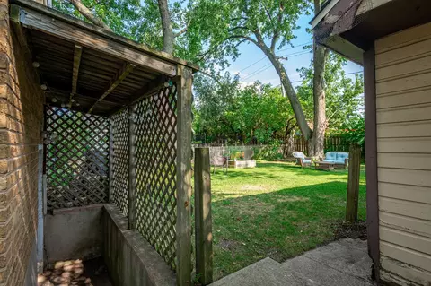 Exterior - 1010 Evergreen St, Wheaton, IL 60187 photo 3 of 10