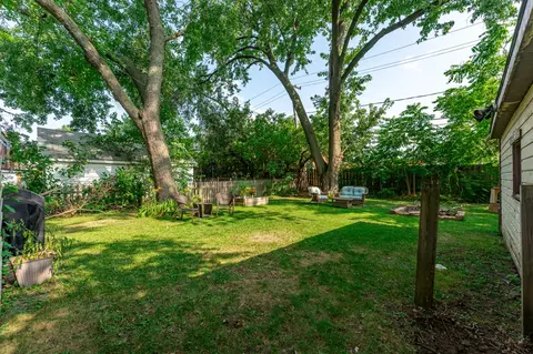 Exterior - 1010 Evergreen St, Wheaton, IL 60187 photo 7 of 10