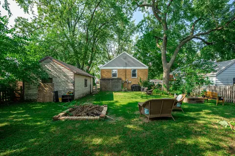 Exterior - 1010 Evergreen St, Wheaton, IL 60187 photo 6 of 10