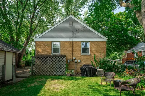 Exterior - 1010 Evergreen St, Wheaton, IL 60187 photo 4 of 10