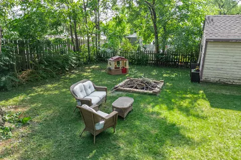 Exterior - 1010 Evergreen St, Wheaton, IL 60187 photo 9 of 10