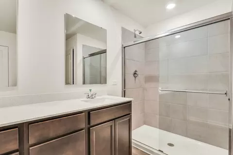 Bath - 14849 S Parkview Dr, Plainfield, IL 60544 photo 2 of 3