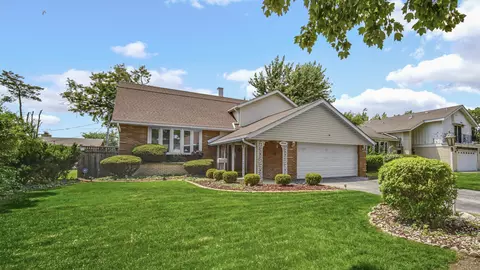 9236 S Karlov Ave, Oak Lawn, IL 60453