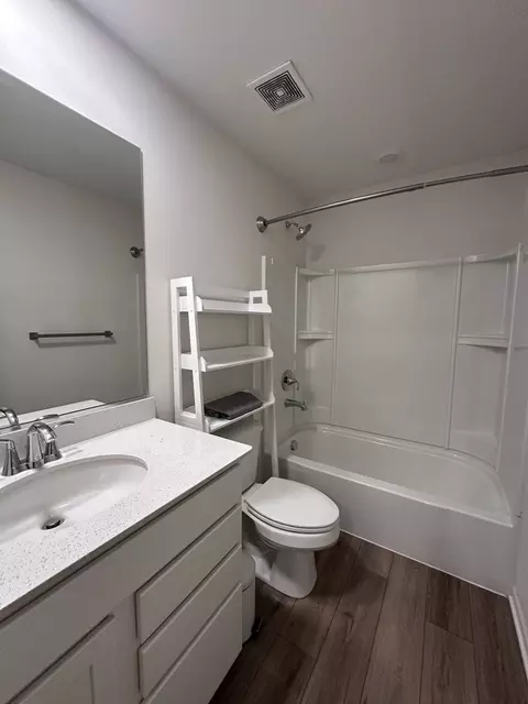 Bath - 16037 S Moss Ct, Plainfield, IL 60586 photo 2 of 4
