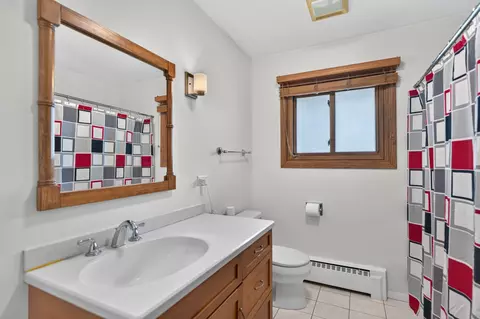 Bath - 4506 Magnolia Dr, Rolling Meadows, IL 60008 photo 3 of 3