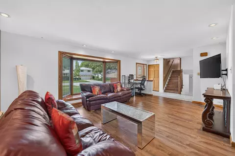 Living - 4506 Magnolia Dr, Rolling Meadows, IL 60008 photo 1 of 7