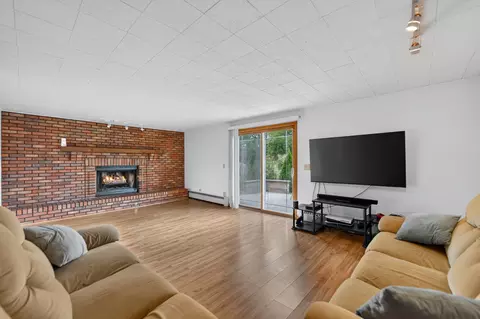 Living - 4506 Magnolia Dr, Rolling Meadows, IL 60008 photo 3 of 7