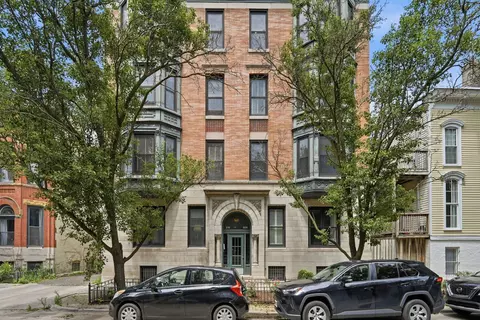 510 W Grant Pl #301, Chicago, IL 60614