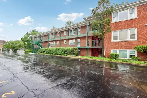 1855 Parkside Dr #8, Park Ridge, IL 60068