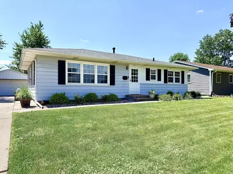 446 34th Ave, East Moline, IL 61244