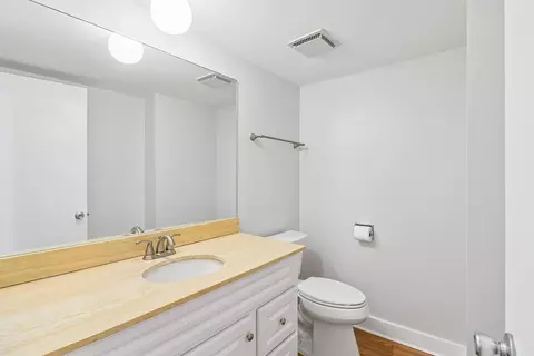 Bath - 664 Claridge Cir, Hoffman Estates, IL 60169 photo 1 of 5