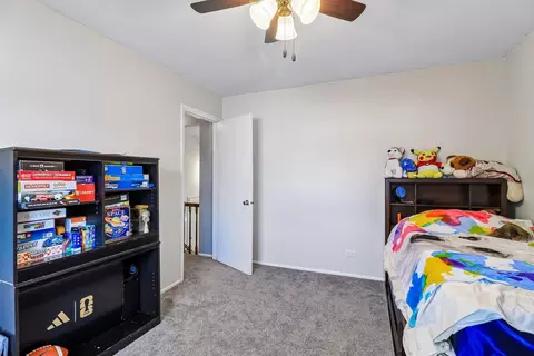 Bedroom - 664 Claridge Cir, Hoffman Estates, IL 60169 photo 2 of 5