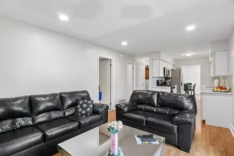 Living - 664 Claridge Cir, Hoffman Estates, IL 60169 photo 4 of 4