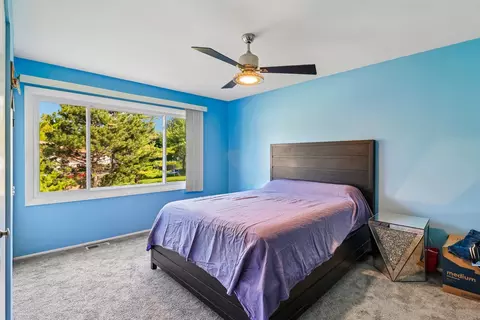 Bedroom - 664 Claridge Cir, Hoffman Estates, IL 60169 photo 3 of 5