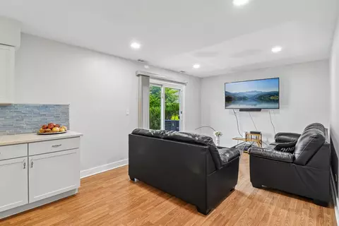 Living - 664 Claridge Cir, Hoffman Estates, IL 60169 photo 2 of 4