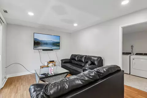 Living - 664 Claridge Cir, Hoffman Estates, IL 60169 photo 3 of 4