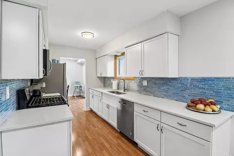 Kitchen - 664 Claridge Cir, Hoffman Estates, IL 60169 photo 2 of 4