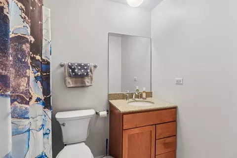 Bath - 664 Claridge Cir, Hoffman Estates, IL 60169 photo 2 of 5