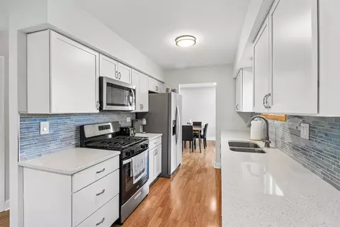 Kitchen - 664 Claridge Cir, Hoffman Estates, IL 60169 photo 1 of 4