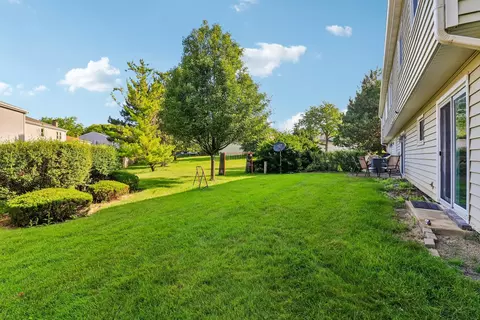 Exterior - 664 Claridge Cir, Hoffman Estates, IL 60169 photo 3 of 4