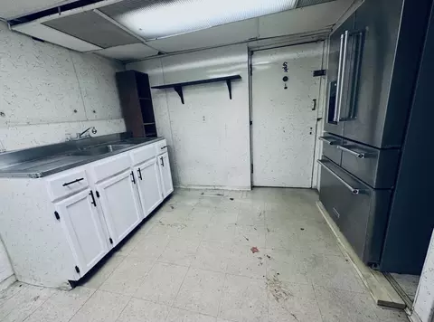 Kitchen - 743 E 69th Pl, Chicago, IL 60637 photo 6 of 7