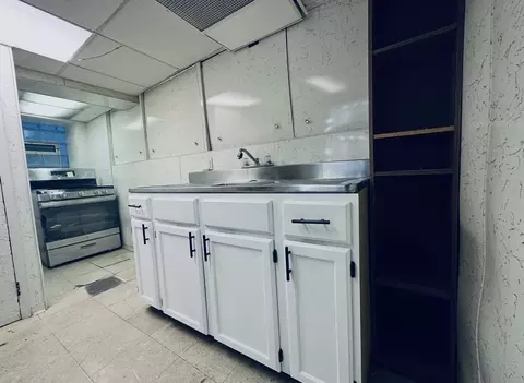 Kitchen - 743 E 69th Pl, Chicago, IL 60637 photo 5 of 7