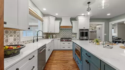 Kitchen - 3614 Wolf Rd, Oswego, IL 60543 photo 4 of 4