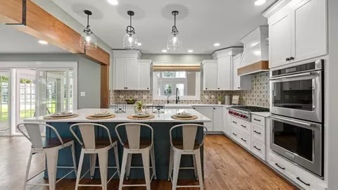 Kitchen - 3614 Wolf Rd, Oswego, IL 60543 photo 3 of 4
