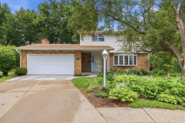 2903 Woodland Ct, Davenport, IA 52803