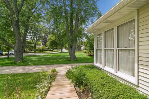 2102 George St, Rolling Meadows, IL 60008 photo 2