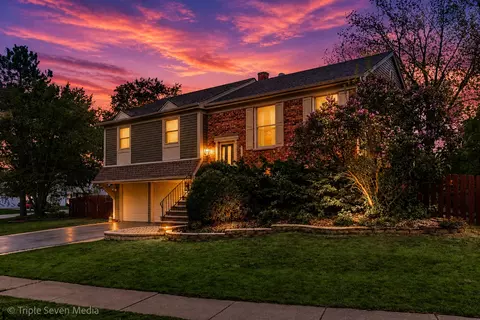 2109 Hitching Post Ln, Schaumburg, IL 60194