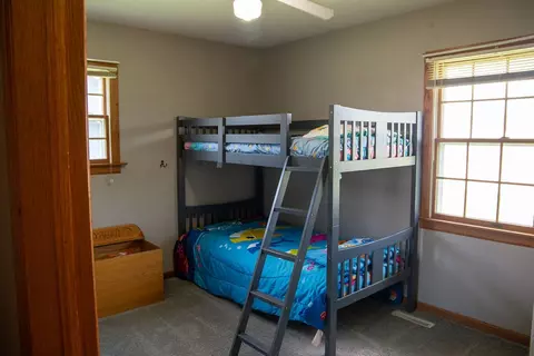 Bedroom - 1015 Suncrest Dr, Fulton, IL 61252 photo 4 of 4