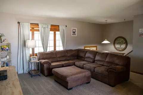 Living - 1015 Suncrest Dr, Fulton, IL 61252 photo 1 of 2