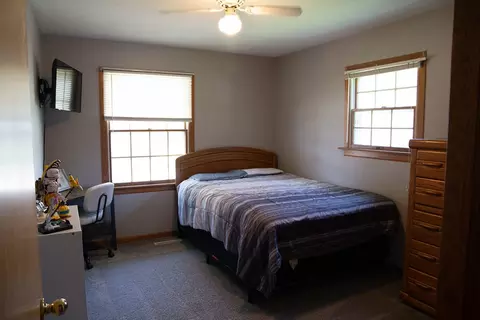 Bedroom - 1015 Suncrest Dr, Fulton, IL 61252 photo 3 of 4