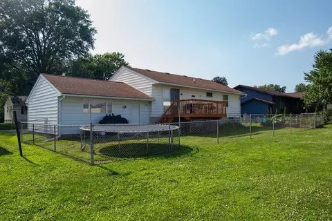 Exterior - 1015 Suncrest Dr, Fulton, IL 61252 photo 2 of 2
