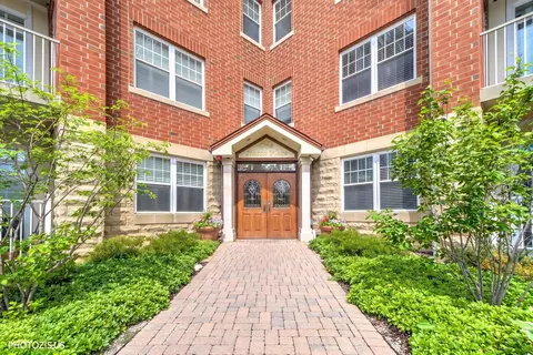 1 Itasca Pl #302, Itasca, IL 60143 photo 2