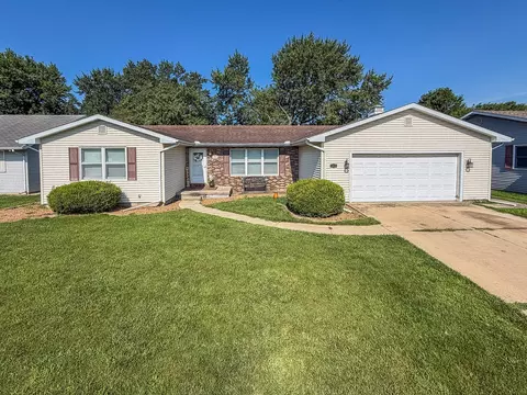 1015 Cambridge Dr, Rantoul, IL 61866