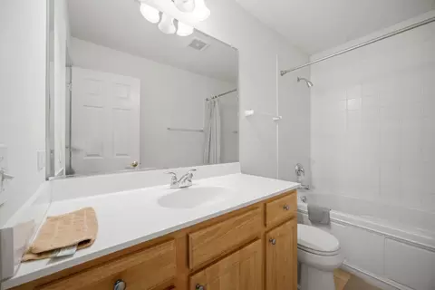 Bath - 435 E Railroad Ave, Bartlett, IL 60103 photo 2 of 3