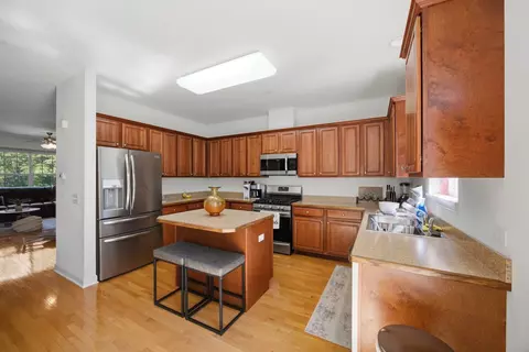 Kitchen - 435 E Railroad Ave, Bartlett, IL 60103 photo 1 of 3