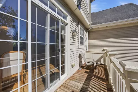 Exterior - 435 E Railroad Ave, Bartlett, IL 60103 photo 4 of 7
