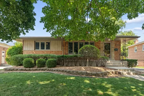 10025 S 53rd Ave, Oak Lawn, IL 60453