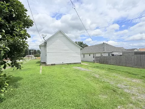 Exterior - 1163 1st St, Eldorado, IL 62930 photo 8 of 8