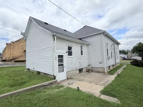 Exterior - 1163 1st St, Eldorado, IL 62930 photo 7 of 8