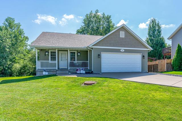 16 W Village Cir, Davenport, IA 52806