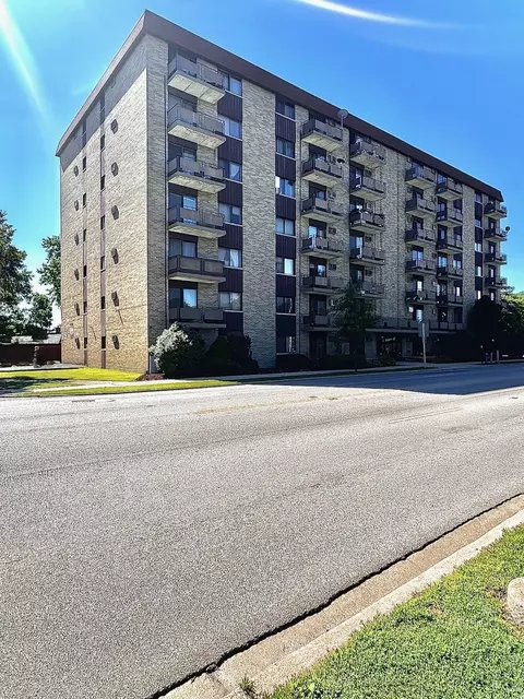 850 Des Plaines Ave #409, Forest Park, IL 60130